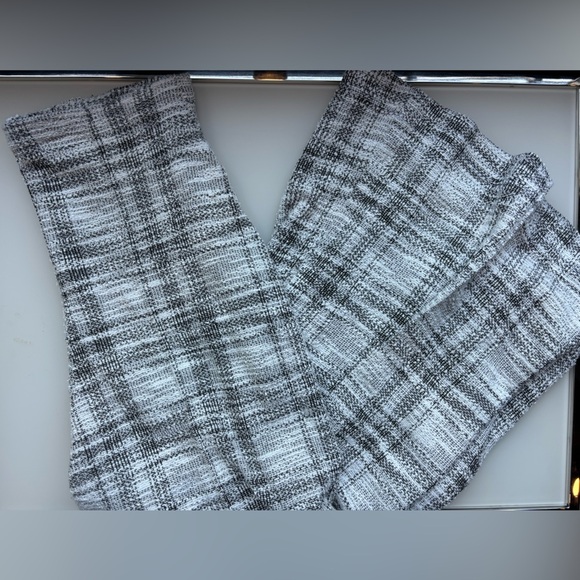 Stylish flattering fit pant - Picture 1 of 4